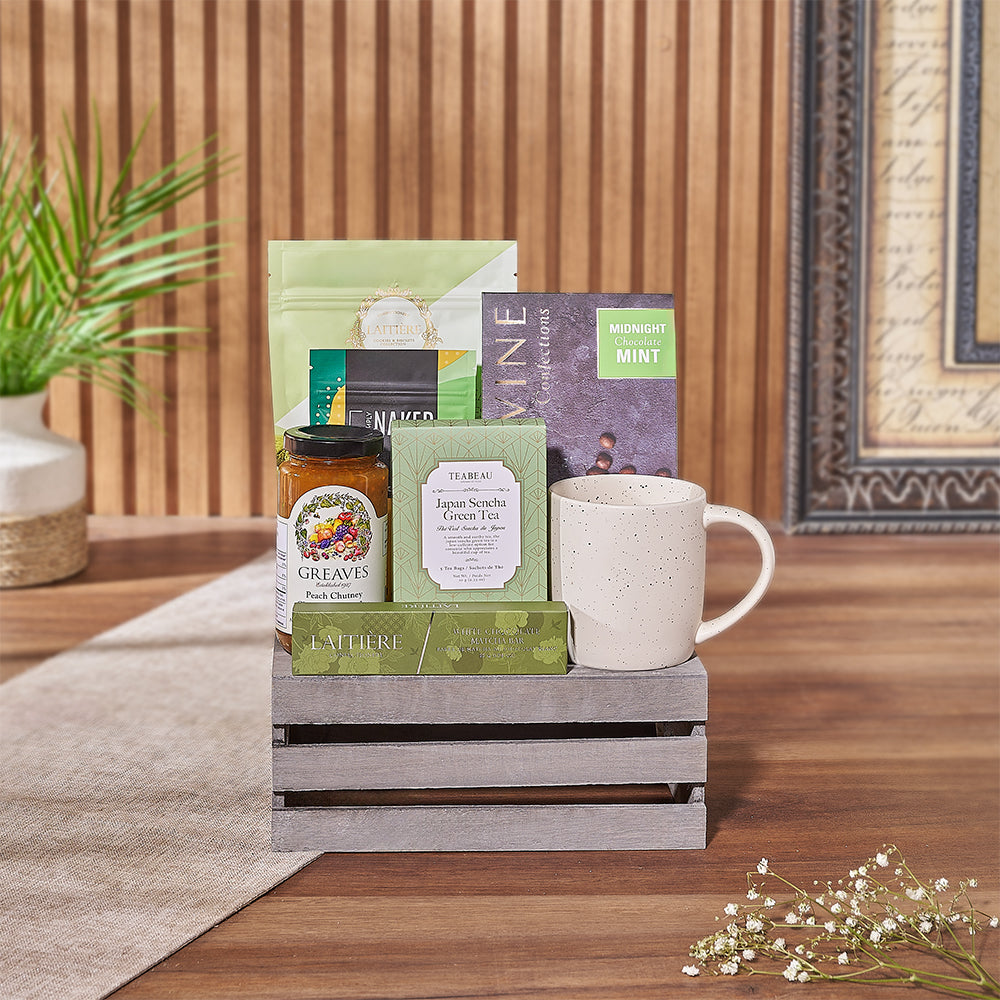 Gourmet Snack Crate with Mug – how the gift is presented