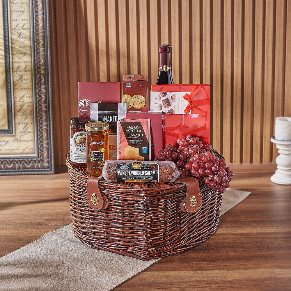 Heart-Shaped Wine and Cheese Picnic Basket – how the gift is presented