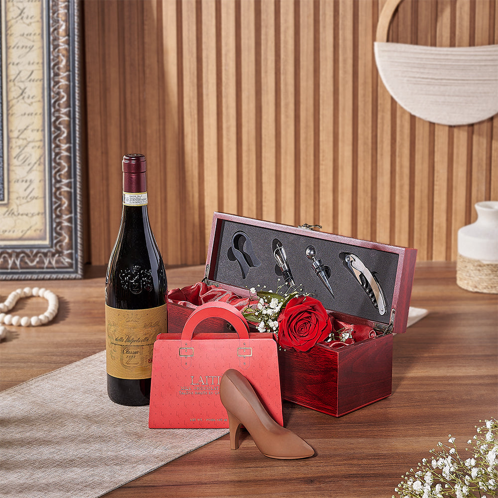 Wine Basket with Chocolate and Rose – how the gift is presented
