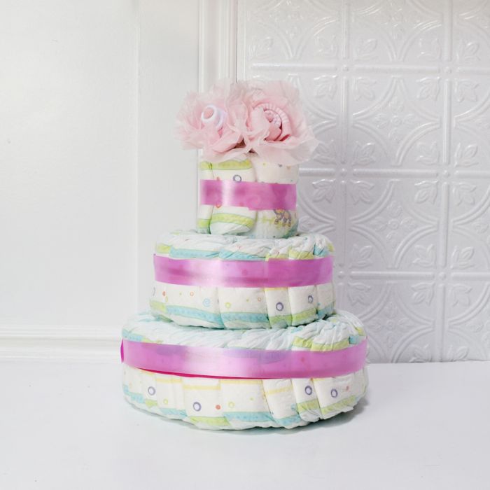 3-Tier Diaper Cake with Pink Sock Roses for Newborn Celebrations – how the gift is presented