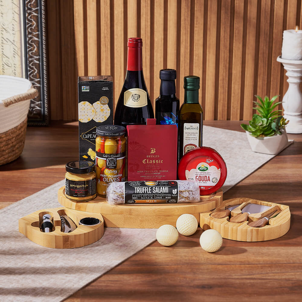 Wine Basket with Golf Cheese Tools – how the gift is presented