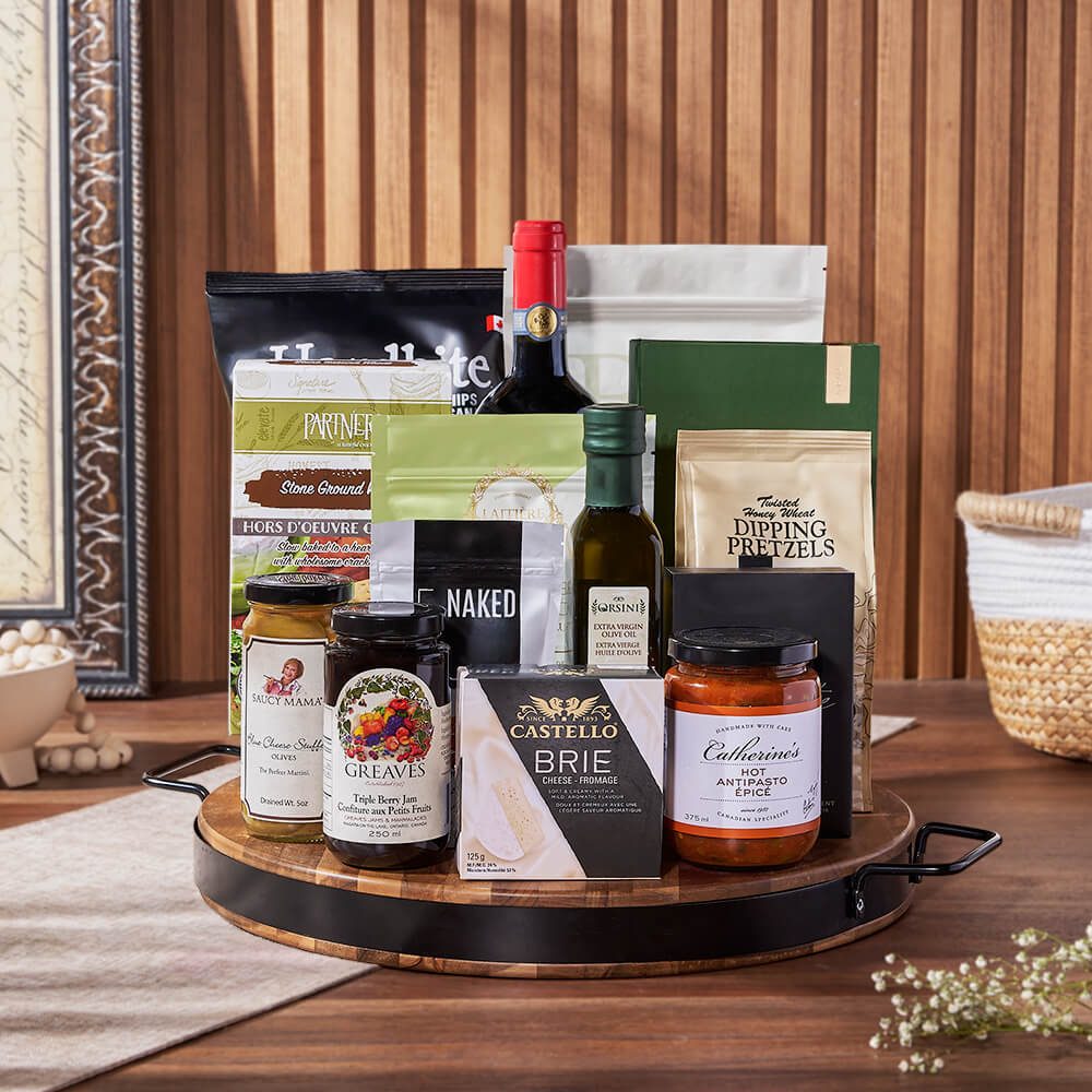 Wine Gift Basket with Wooden Board – how the gift is presented