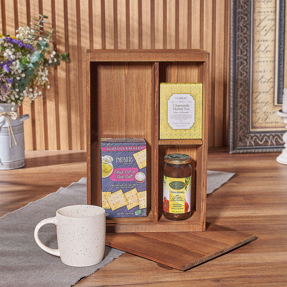 Gourmet Pomegranate Spread and Chamomile Tea Basket – how the gift is presented