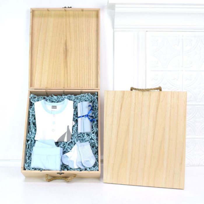 Newborn Baby Boy Wine Box Gift – how the gift is presented