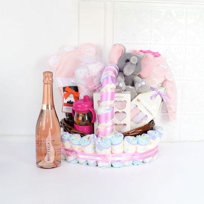 Champagne Basket with Milk Chocolate Cherries – how the gift is presented
