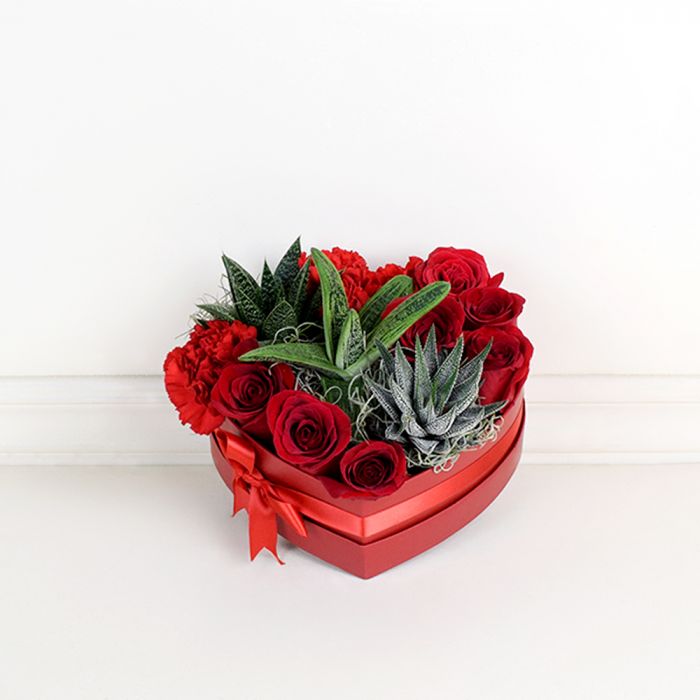 Red Rose and Carnation Heart Arrangement – how the gift is presented