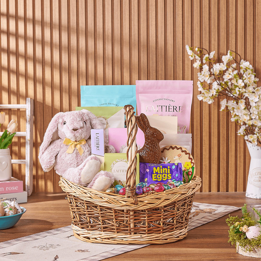 Easter Wicker Basket with Bunny Cookie – how the gift is presented