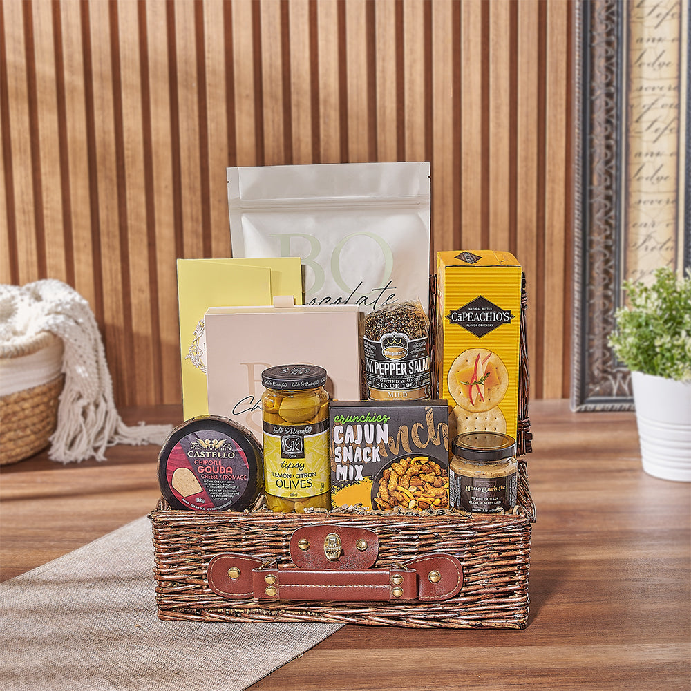 Wicker Picnic Basket with Artisan Snacks – how the gift is presented