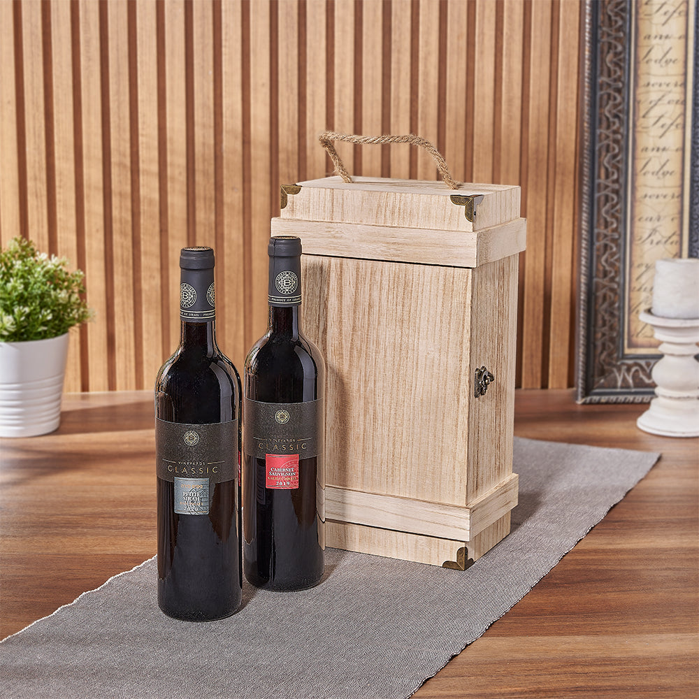 Kosher Wine Set in Wooden Box – how the gift is presented