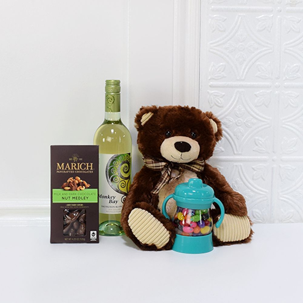 Baby Shower Gift Basket with Wine – how the gift is presented
