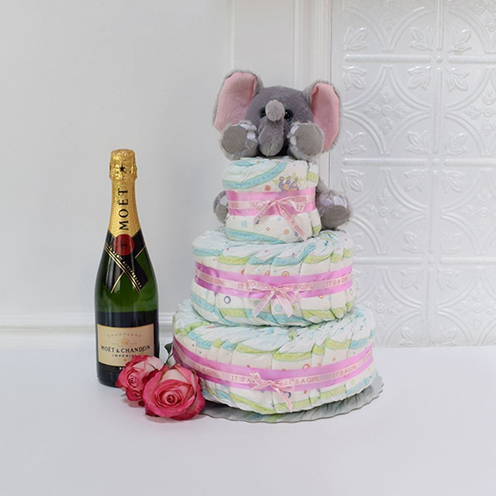 Three-Tier Diaper Cake for Parents-to-Be with Sparkling Wine – how the gift is presented