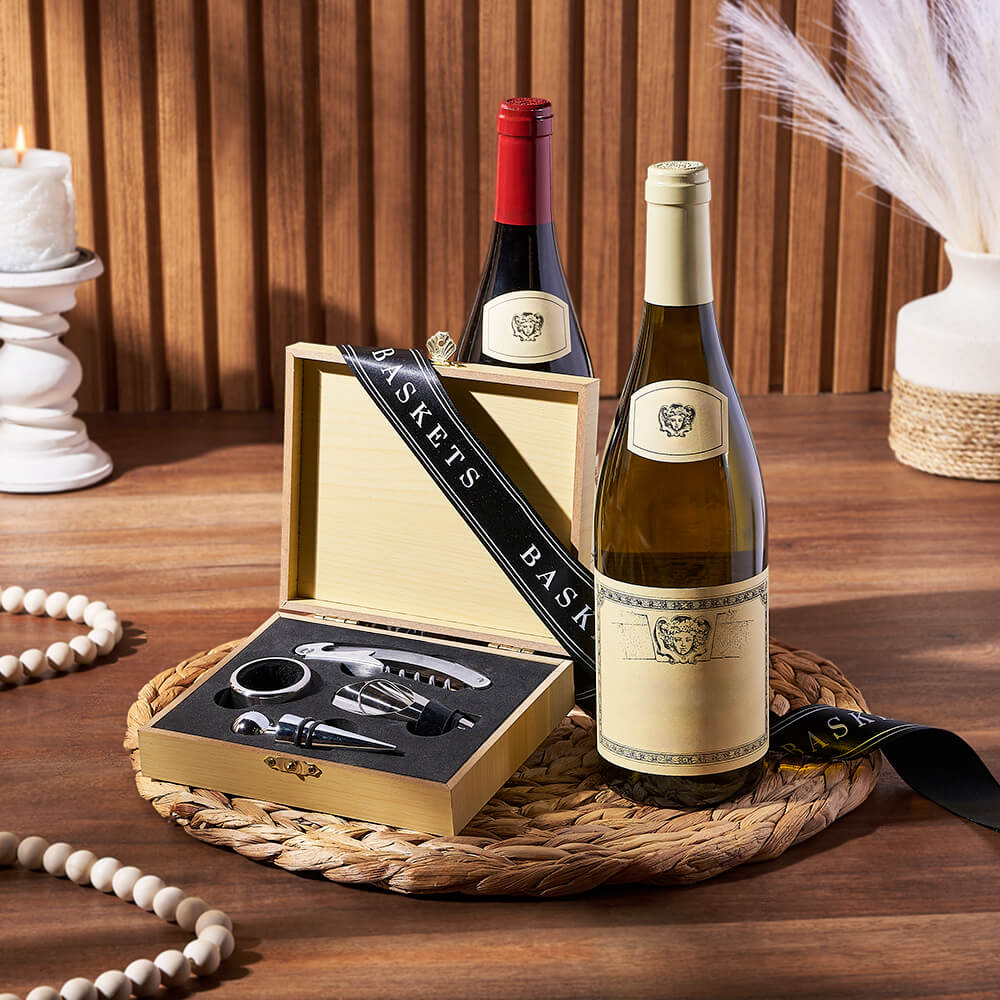 Wine Gift Basket with Serving Tools – how the gift is presented