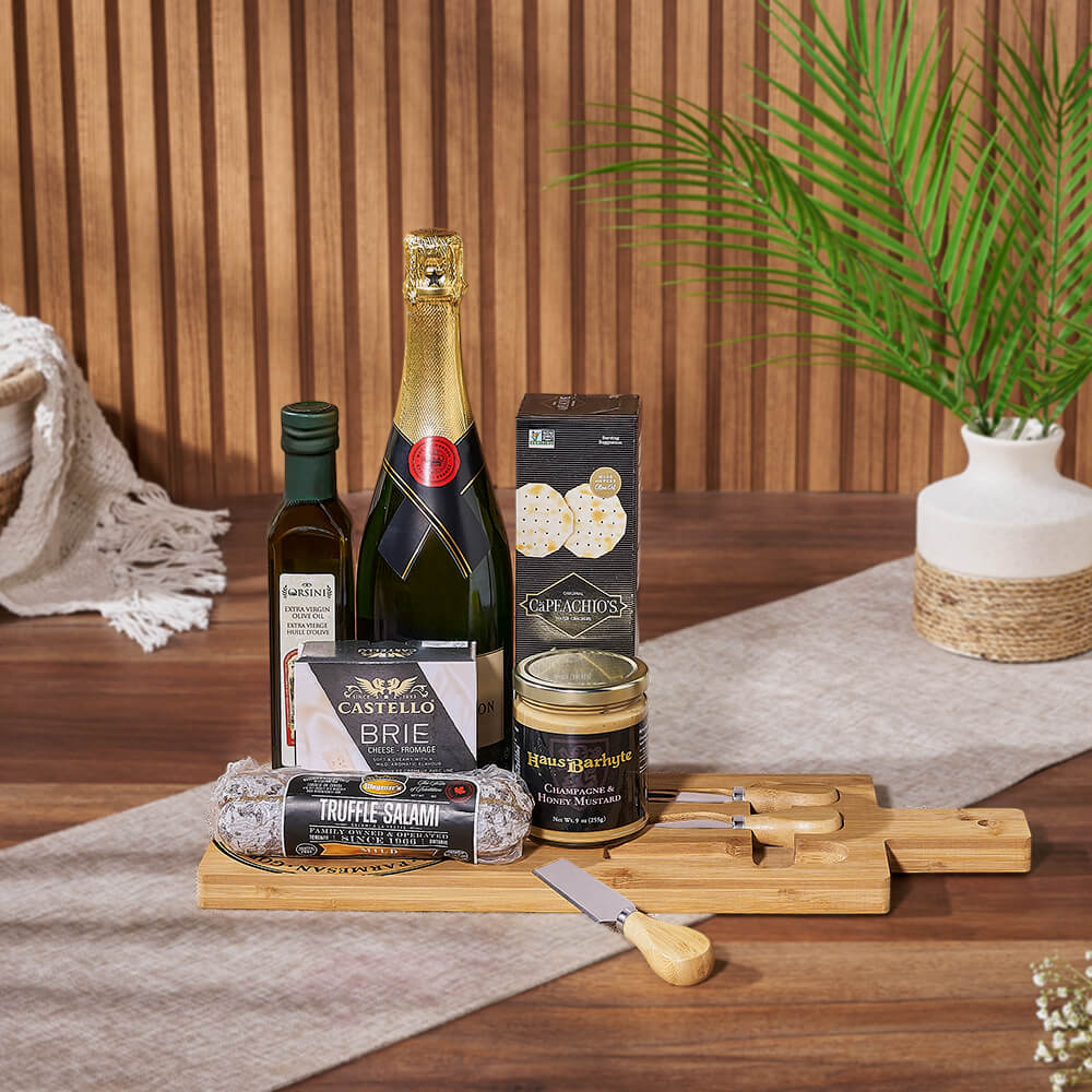 Sparkling Wine and Brie Gift Basket – how the gift is presented