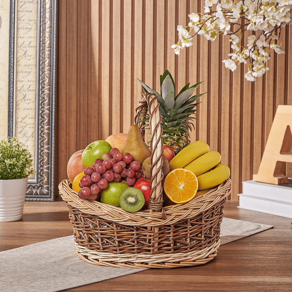 Halal Two-Tone Basket with Tropical Fruit – how the gift is presented