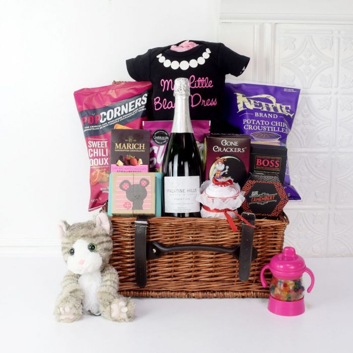 Champagne Gift Basket with Chocolates – how the gift is presented