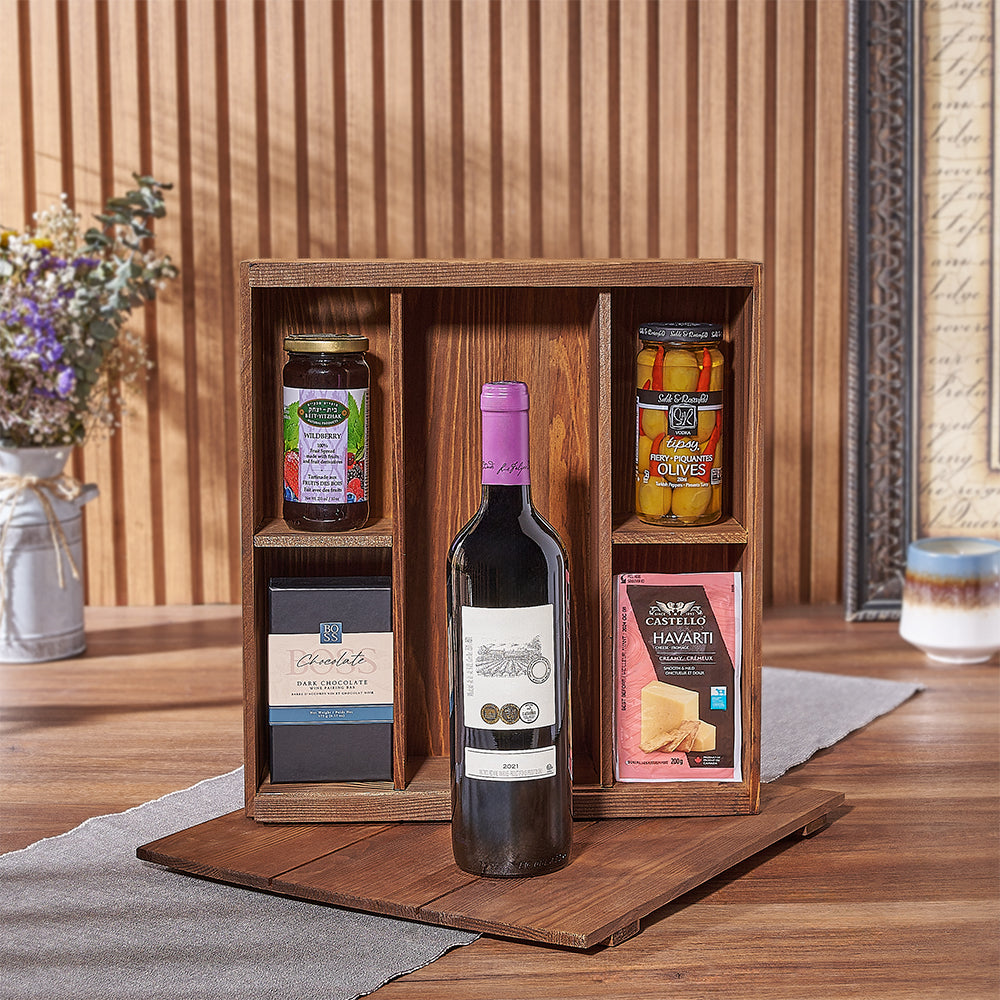 Large Kosher Wine Gift Basket with Wildberry Spread & Gourmet Cheese – how the gift is presented