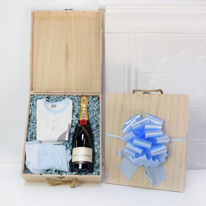 Champagne Baby Boy Apparel Gift Box – how the gift is presented