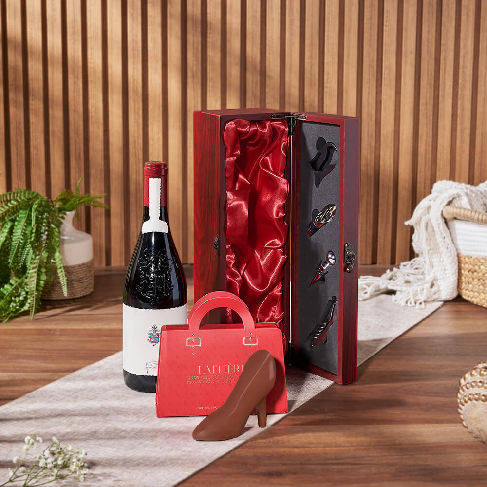 Mahogany Wine Gift Box – how the gift is presented
