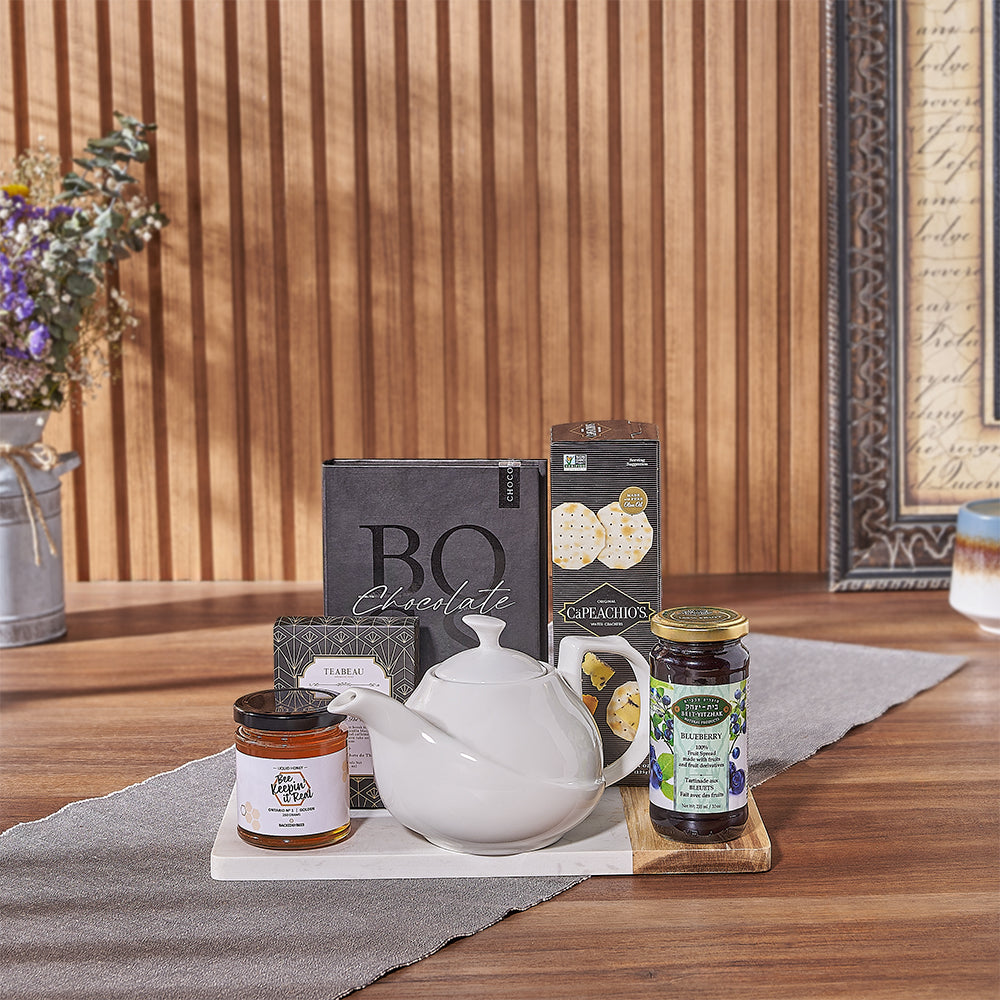 Cream Vanilla Tea and Treats Basket – how the gift is presented