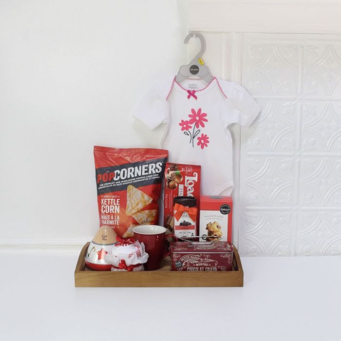 Newborn Gift Basket with Treats – how the gift is presented