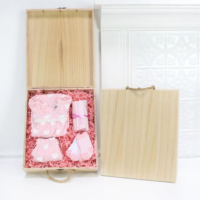 Baby Gift Crate with 6-Month Outfit – how the gift is presented