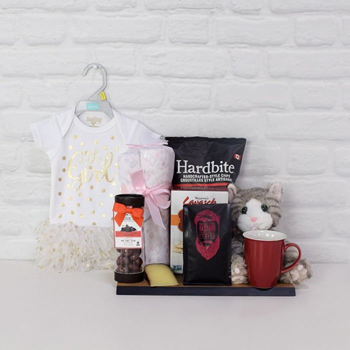 Baby Arrival Gift Basket with Blankets – how the gift is presented