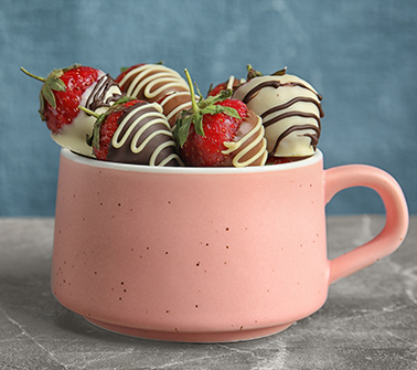 CHOCOLATE DIPPED STRAWBERRIES GIFT BASKETS